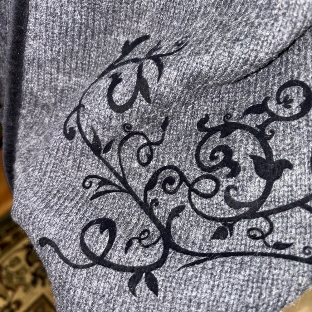 VINTAGE DISNEY GRAY CARDIGAN W/MICKEY MOUSE EMBROIDERED ON THE FRONT - Picture 5 of 10
